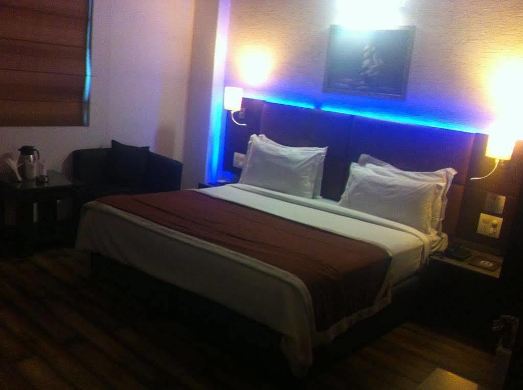 Hotel Beyond Neu-Delhi Exterior foto