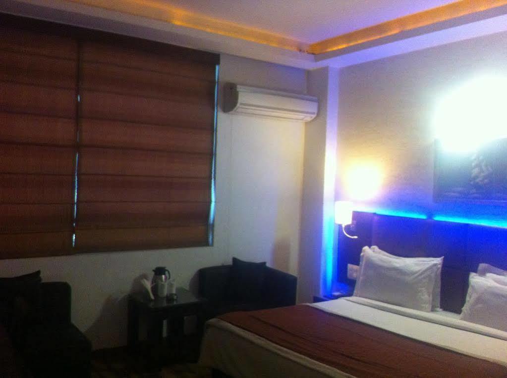 Hotel Beyond Neu-Delhi Exterior foto